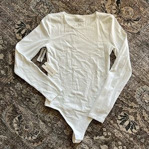 NWT long sleeve Babaton contour bodysuit